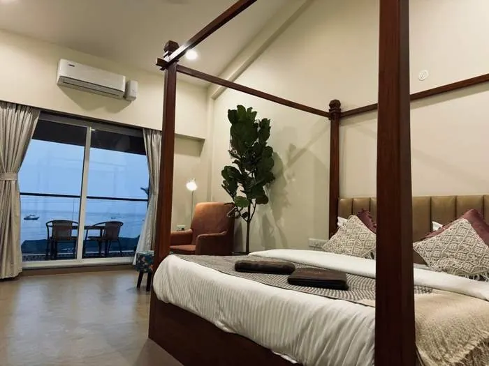 Bath-Tub Room with Sea View